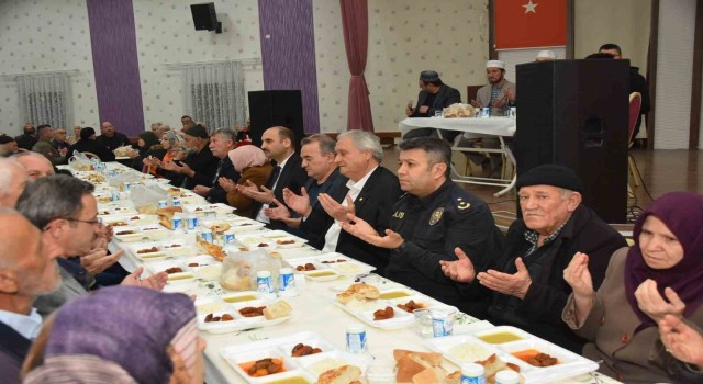 Bozüyükte Şehit Aileleri ve Gaziler Dayanışma Derneği tarafından iftar programı düzenlendi