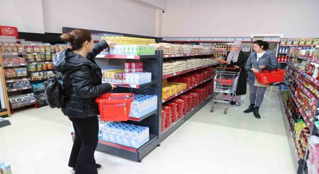 Buca Halk Market vatandaşın yüzünü güldürdü