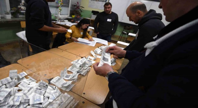 Bulgaristan'da sandık çıkış anketlerine göre Batı yanlısı koalisyon seçimi önde götürüyor