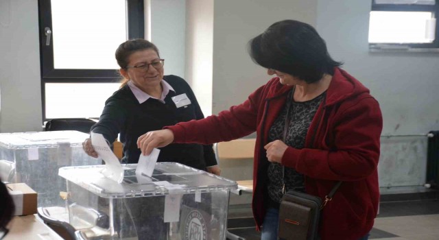 Bulgaristan'daki erken genel seçim için sandığa koştular