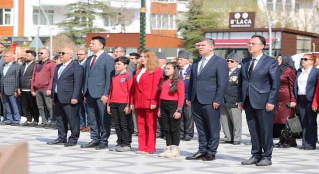 Burdurda 23 Nisan kutlamaları çerçevesinde çelenk sunma töreni gerçekleştirildi
