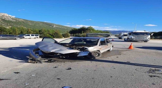 Burdurda trafik kazası: 6sı çocuk 13 yaralı