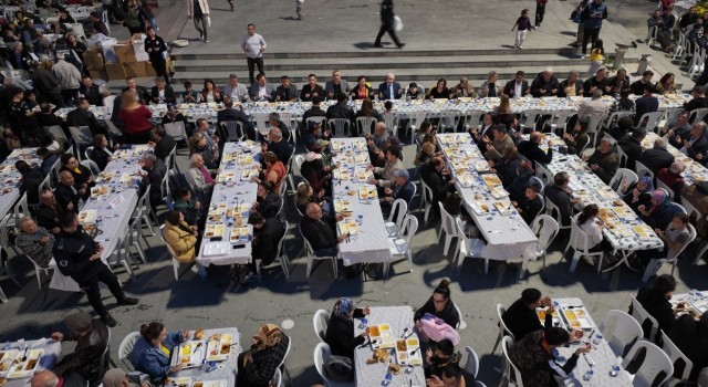 Burhaniyede 5000 kişilik iftar yemeği