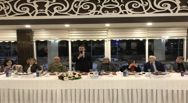 Burhaniyede Kaymakam Memiş, depremzedelerle iftarda bir araya geldi