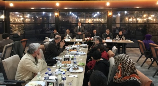 Burhaniyede Kaymakam Memiş, öksüz ve yetimlerle iftar yaptı
