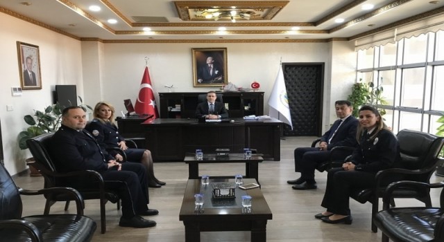 Burhaniyede Polisler Kaymakam Memişi ziyaret etti