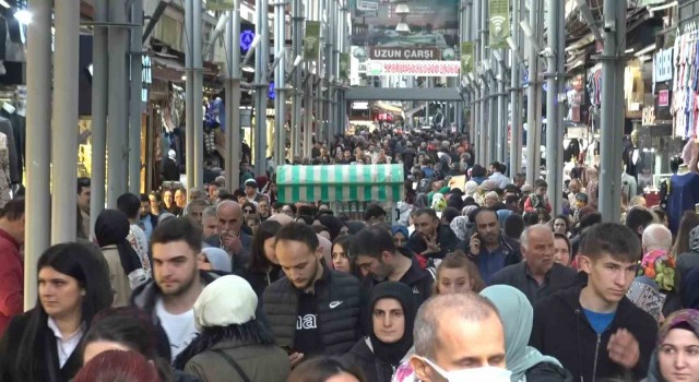 Bursa tarihi Uzun Çarşıda bayram yoğunluğu
