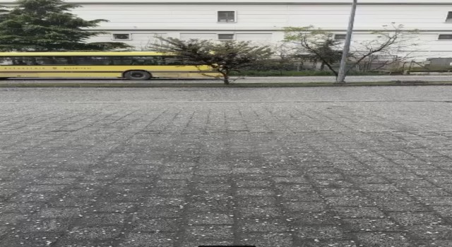 Bursada aniden bastıran dolu ve sağanak yağış hayatı felç etti