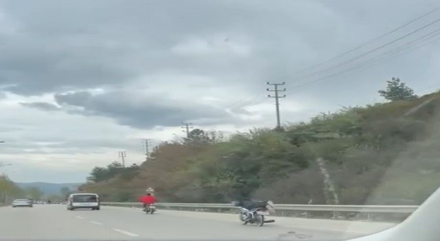 Bursada canını hiçe saydı, motosikletin üzerinde uzanarak seyretti