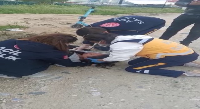 Bursada elektrikli scooter süren kız çocuğuna başıboş köpekler saldırdı