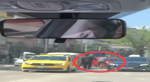 Bursada kavga ettiği sürücüyü az daha eziyordu, o anlar kameralarda