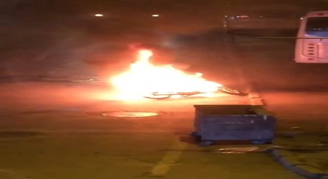 Bursada seyir halindeki motosiklet alev alev yandı