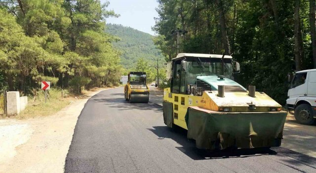 Büyükşehir, Marmariste 183 Km yol çalışması yaptı