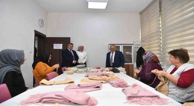 Büyükşehirin Çocuklarımıza iyilik örün Kampanyası ile 4 bin yumak ip, iyiliğe dönüştü