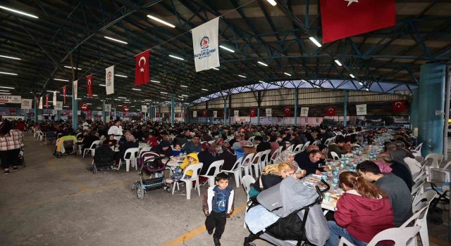 Büyükşehirin iftar sofrası Anafartalarda kuruldu