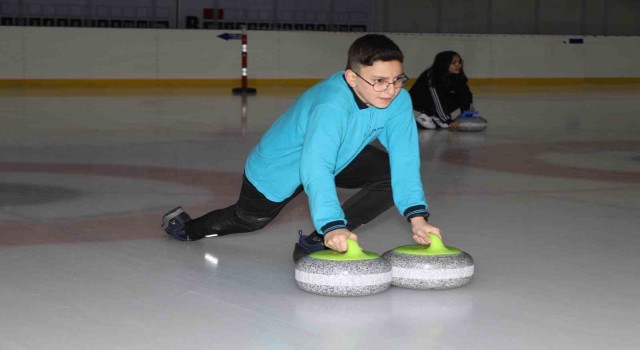 Buzda Satranç Curling Projesinde 1300 öğrenciye eğitim