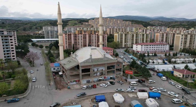 Cami hasar aldı, 3 şerefeli 46 metrelik minareler sağlam kaldı