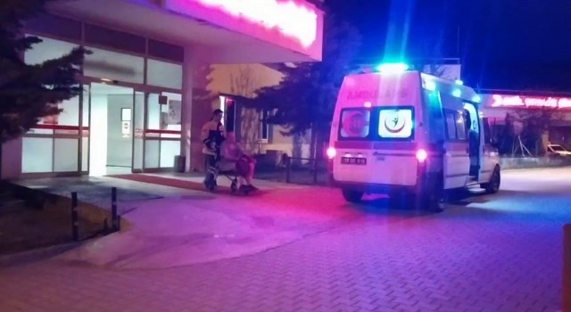 Camiden çıkanlara ateş açıldı: 2si kadın 6 yaralı