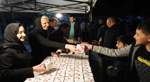 Camilerde kandil simidi ve şerbet ikramı yapıldı