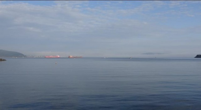 Çanakkale Boğazı sisin etkisini kaybetmesi ile transit gemi geçişlerine açıldı