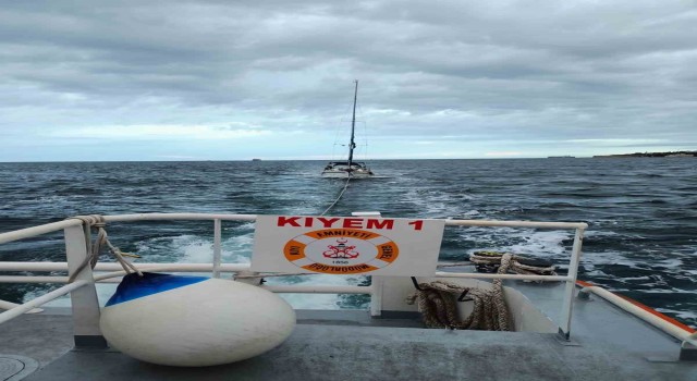 Çanakkale Boğazında yat makine arızası yaptı
