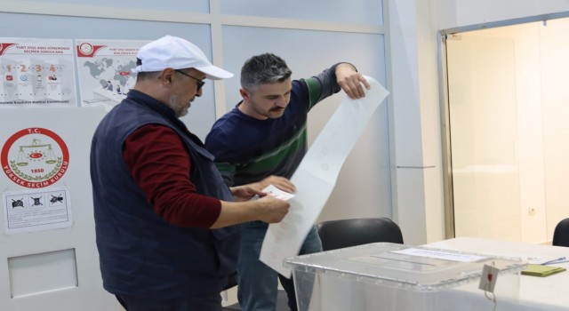 Çardak Havalimanında oy kullanma işlemi başladı
