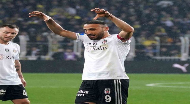 Cenk Tosun, Fenerbahçeye ilk gollerini attı