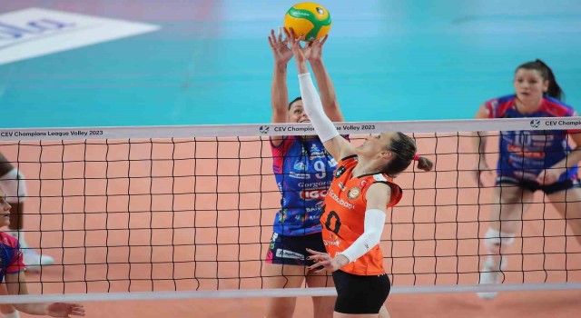 CEV Şampiyonlar Ligi: Igor Gorgonzola Novara: 3 - Eczacıbaşı Dynavit: 2