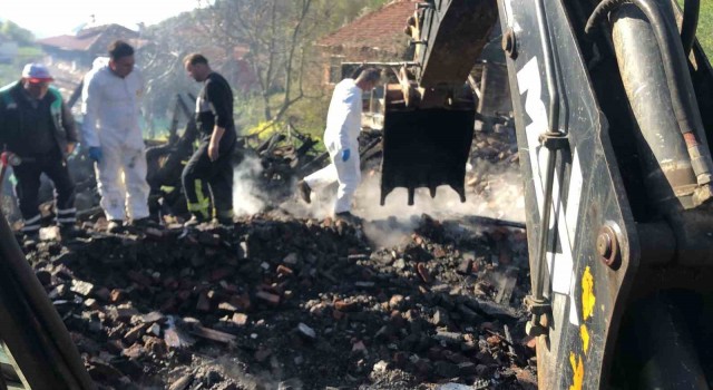 Cidede 3 katlı evdeki yangında ölen kadının cansız bedeni bulundu