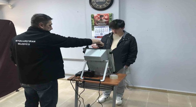 Çifte vatandaşlar sandık başına gitti