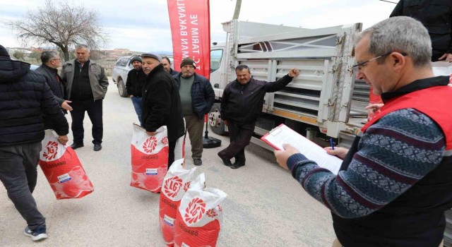 Çiftelere yüzde 70i hibe ayçiçeği tohumu dağıtıldı