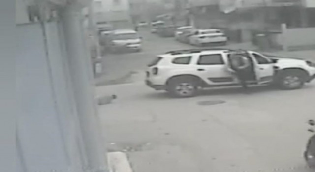 Cip yola fırlayan çocuğun üzerinden geçti: Kaza anı kamerada