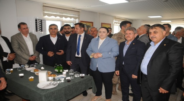 Cizre Kaymakamı Demir, vatandaşlarla bayramlaştı