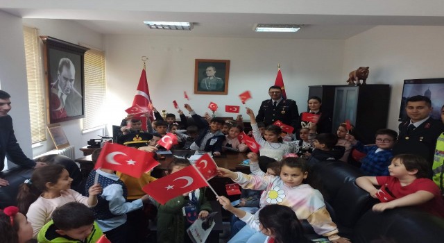 Çocuklar 23 Nisanda jandarmayı tanıdı