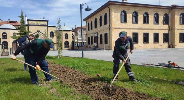 Çorumda mezarlıklar bayrama hazırlanıyor