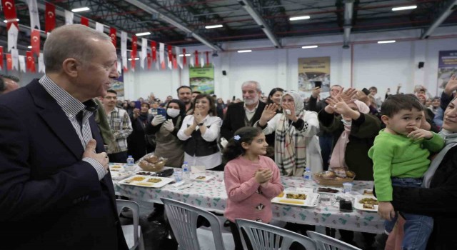 Cumhurbaşkanı Erdoğan Elazığda depremzedelerle iftarda buluştu