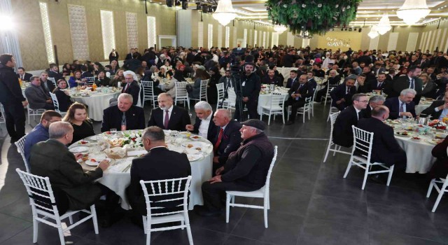 Cumhurbaşkanı Erdoğan: “Sosyal konut projelerimizle Roman vatandaşlarımızı huzurlu, modern ve nezih evlerine kavuşturuyoruz