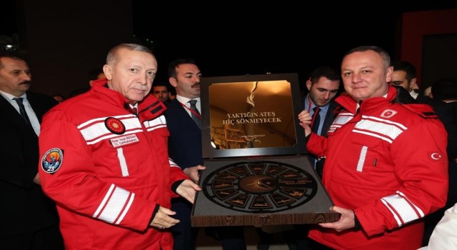Cumhurbaşkanı Erdoğana Türkiye Yüzyılı saati hediyesi
