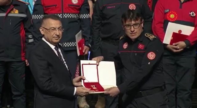 Cumhurbaşkanı Erdoğandan Kayseri Büyükşehir İtfaiyesine devlet üstün fedakârlık madalyası