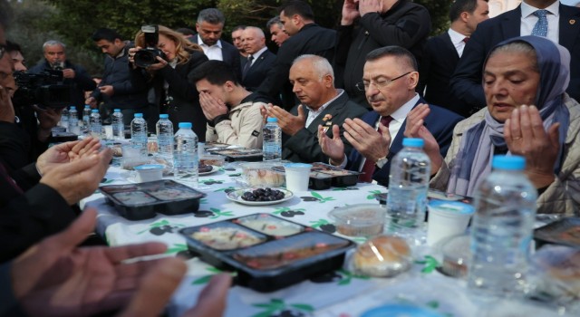 Cumhurbaşkanı Yardımcısı Oktay, KKTCde iftar yaptı