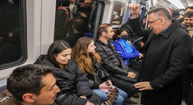 Cumhurbaşkanı Yardımcısı Oktaydan Ankarada misafirhanelerde kalan depremzedelere ziyaret