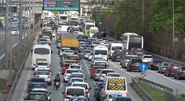 D-100de yoğun trafik