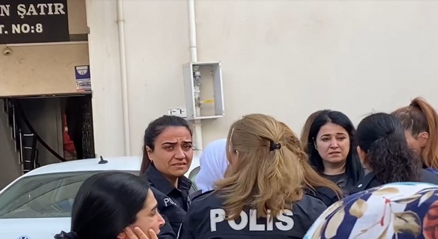 Dairede çıkan yangın genç kadın polis memurunu ağlattı