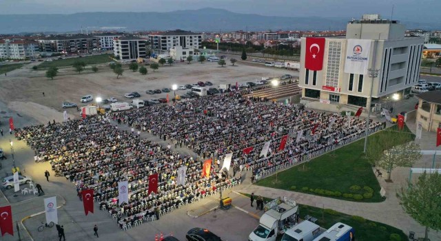 Denizli Büyükşehirden 7 bin kişilik iftar sofrası