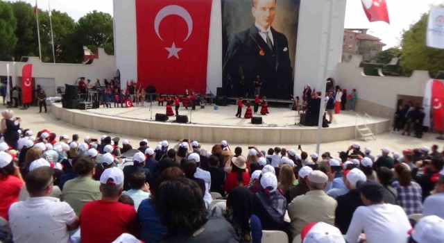 Denizlide 23 Nisan coşkuyla kutlandı