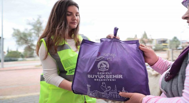 Denizlide ihtiyaç sahiplerine 30 bin adet gıda paketi dağıtıldı