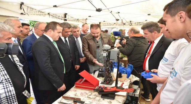 Denizlide meslek lisesi öğrencilerinin eserleri sergilendi