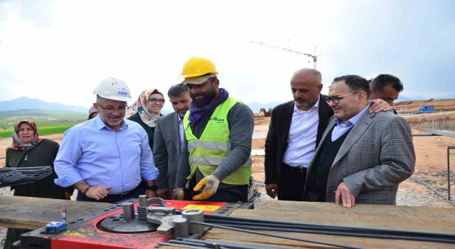 Deprem bölgesi Afşinde TOKİ konutları hızla yükseliyor