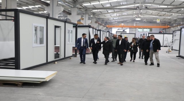 Deprem bölgesinden döner dönmez işçiler ile buluştu