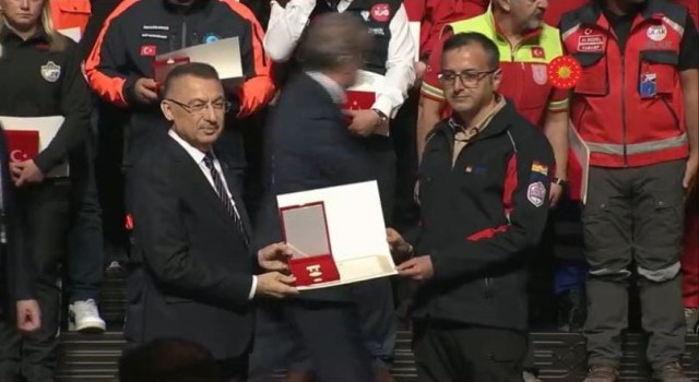 Deprem felaketinin isimsiz kahramanlarına ‘Üstün Fedakarlık Madalyası